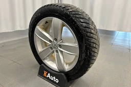 valkoinen Volkswagen Passat 2020 kuva 15.