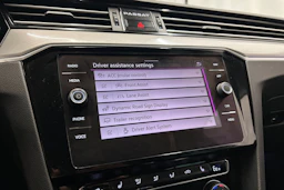 valkoinen Volkswagen Passat 2020 kuva 22.