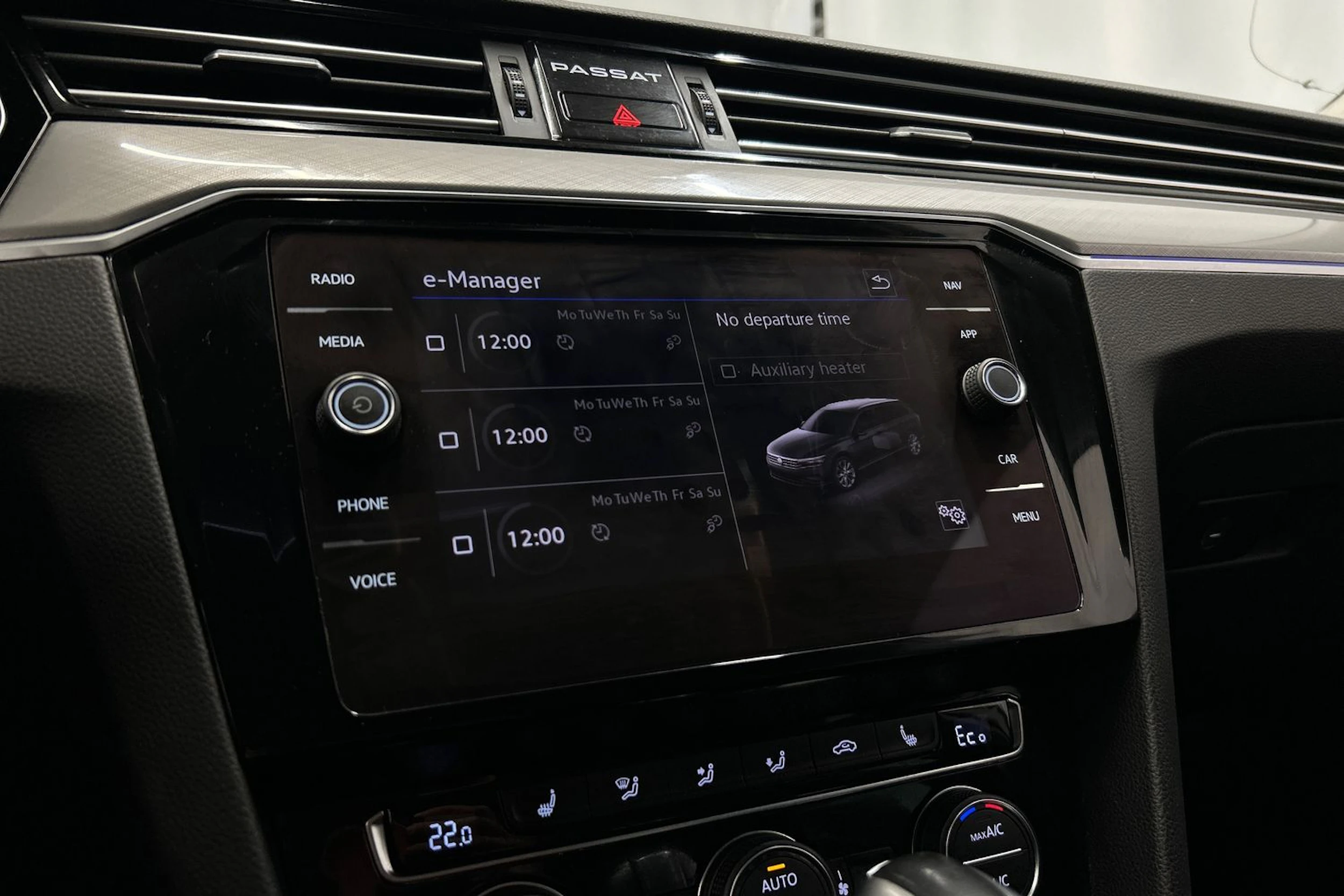 valkoinen Volkswagen Passat 2020 kuva 23.