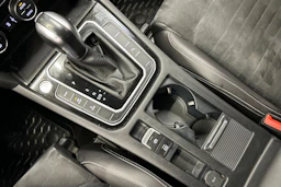 valkoinen Volkswagen Passat 2020 kuva 26.