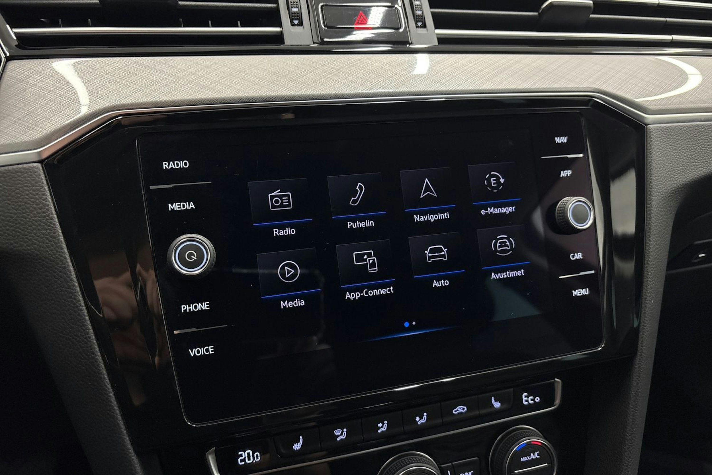 musta Volkswagen Passat 2020 kuva 18.