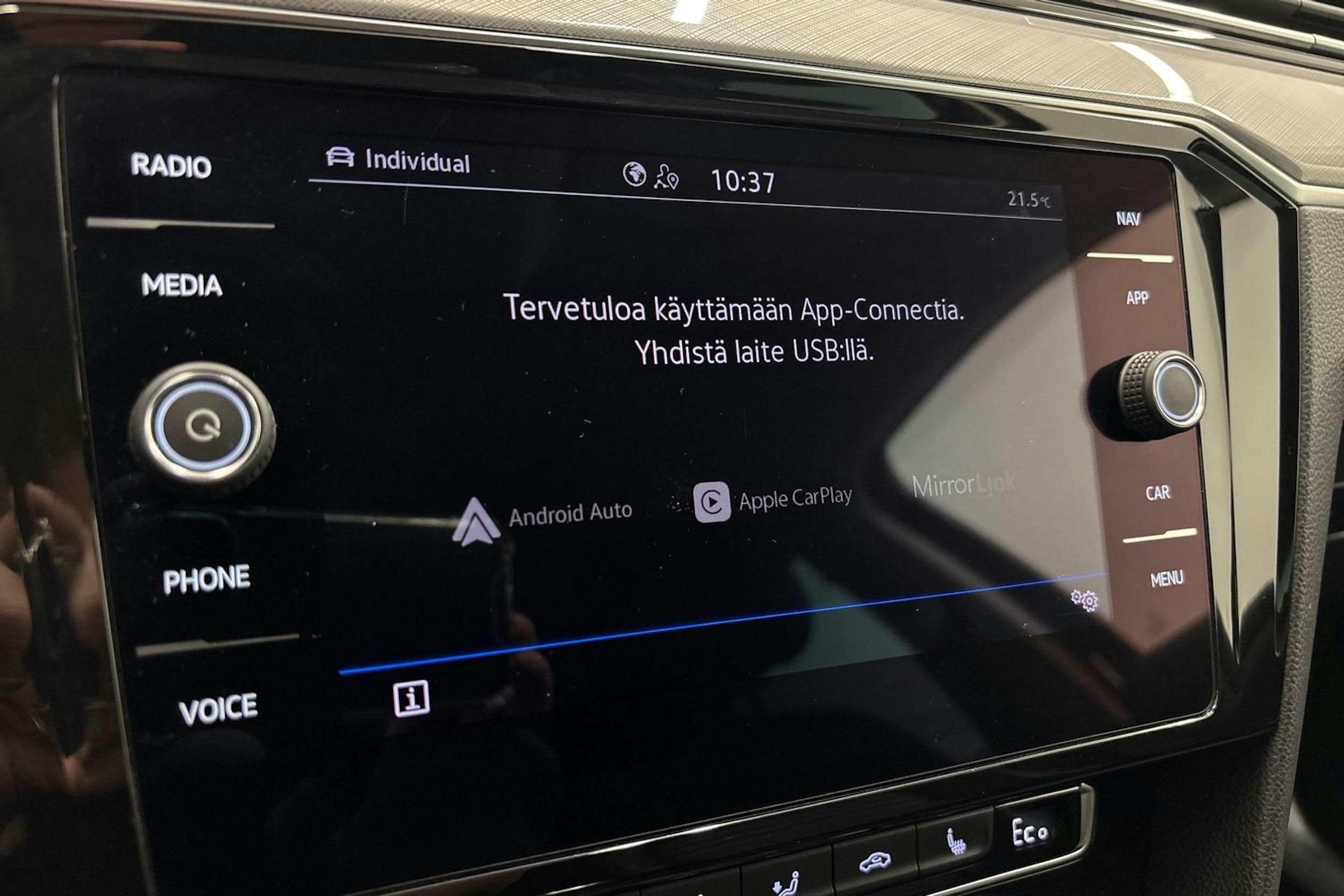 musta Volkswagen Passat 2020 kuva 20.