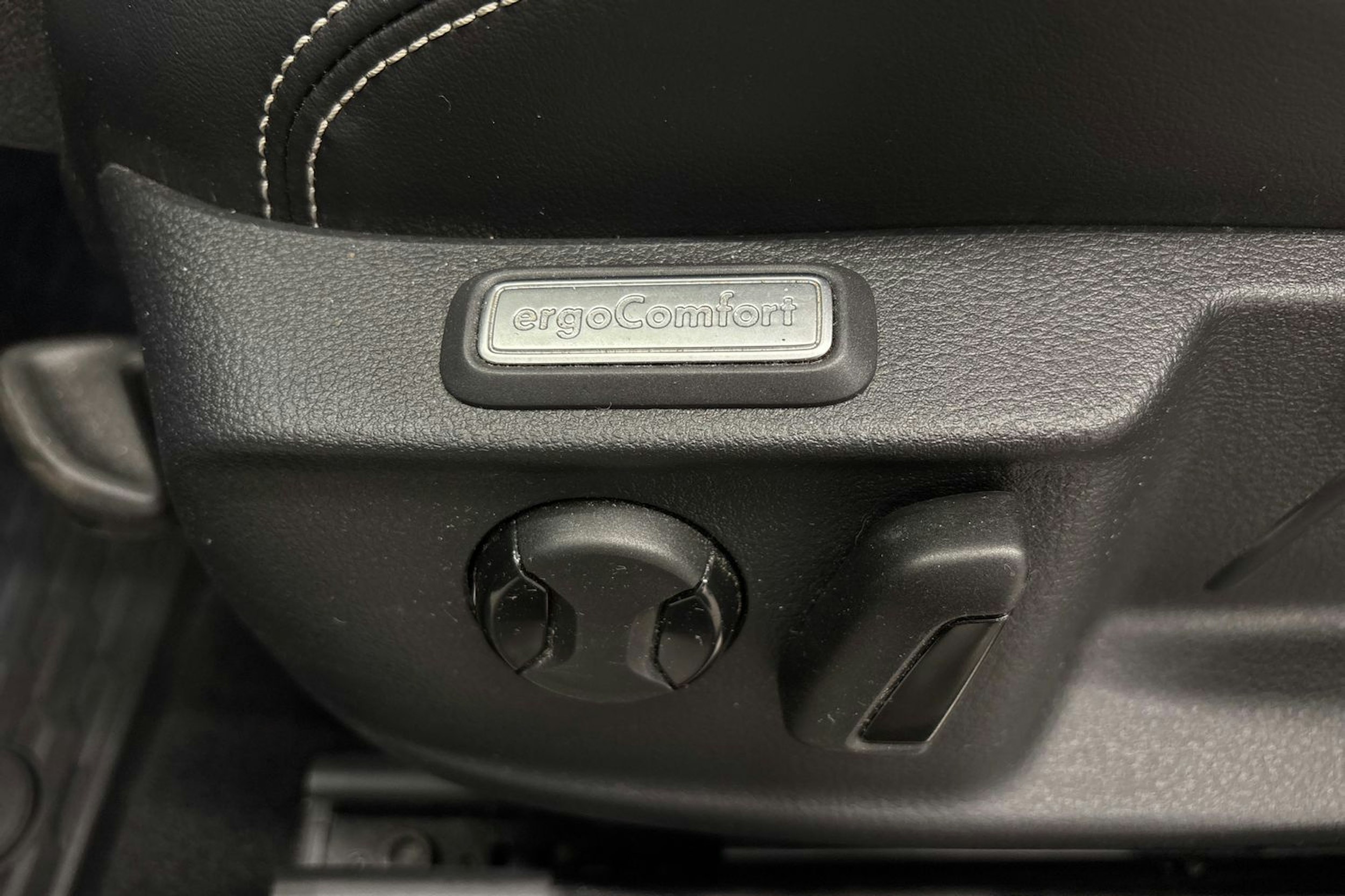 musta Volkswagen Passat 2020 kuva 23.