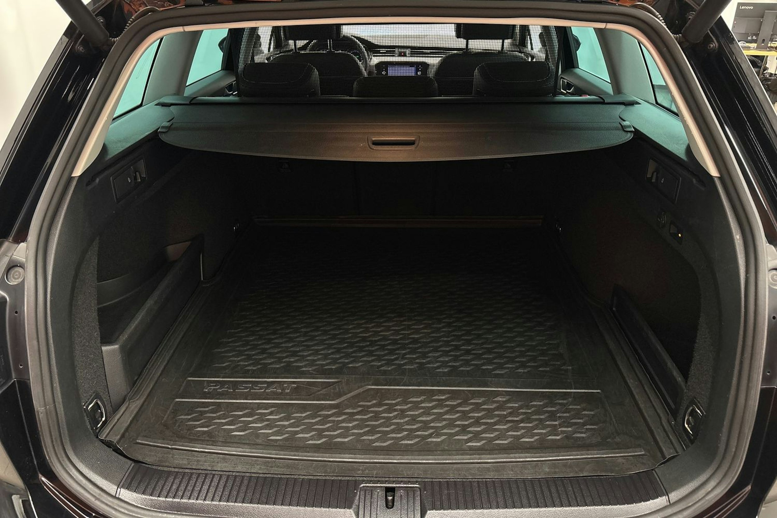 musta Volkswagen Passat 2020 kuva 26.