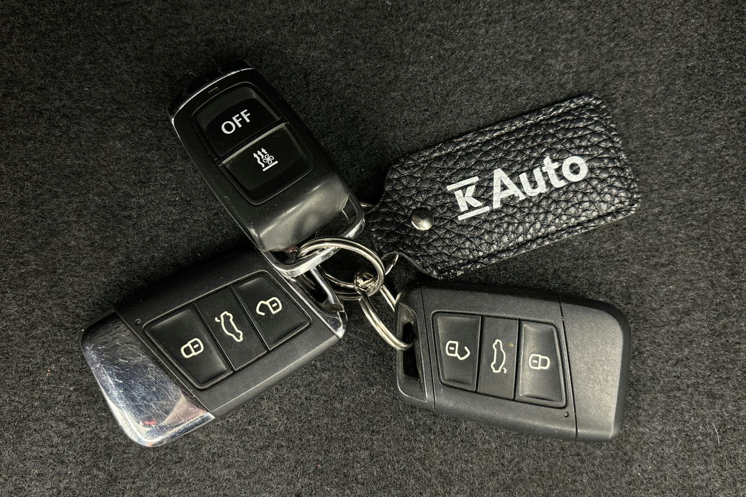 musta Volkswagen Passat 2020 kuva 28.