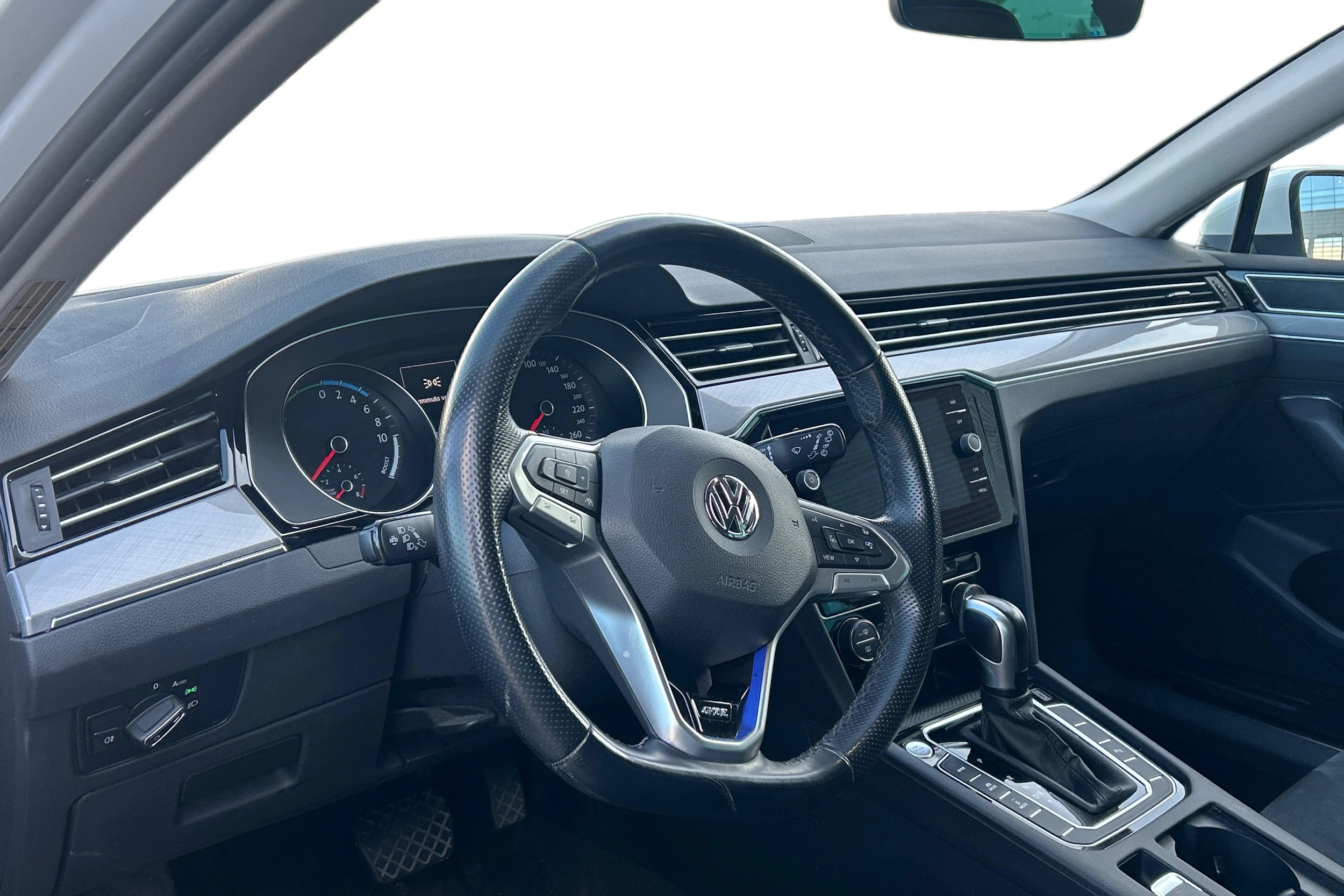 valkoinen Volkswagen Passat 2020 kuva 3.