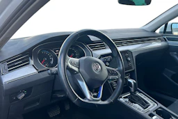 valkoinen Volkswagen Passat 2020 kuva 3.