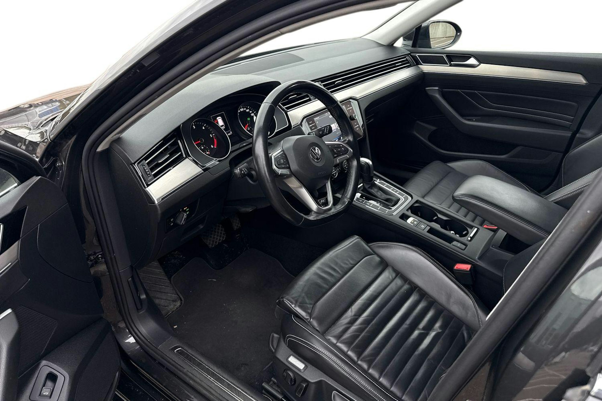 harmaa Volkswagen Passat 2020 kuva 3.