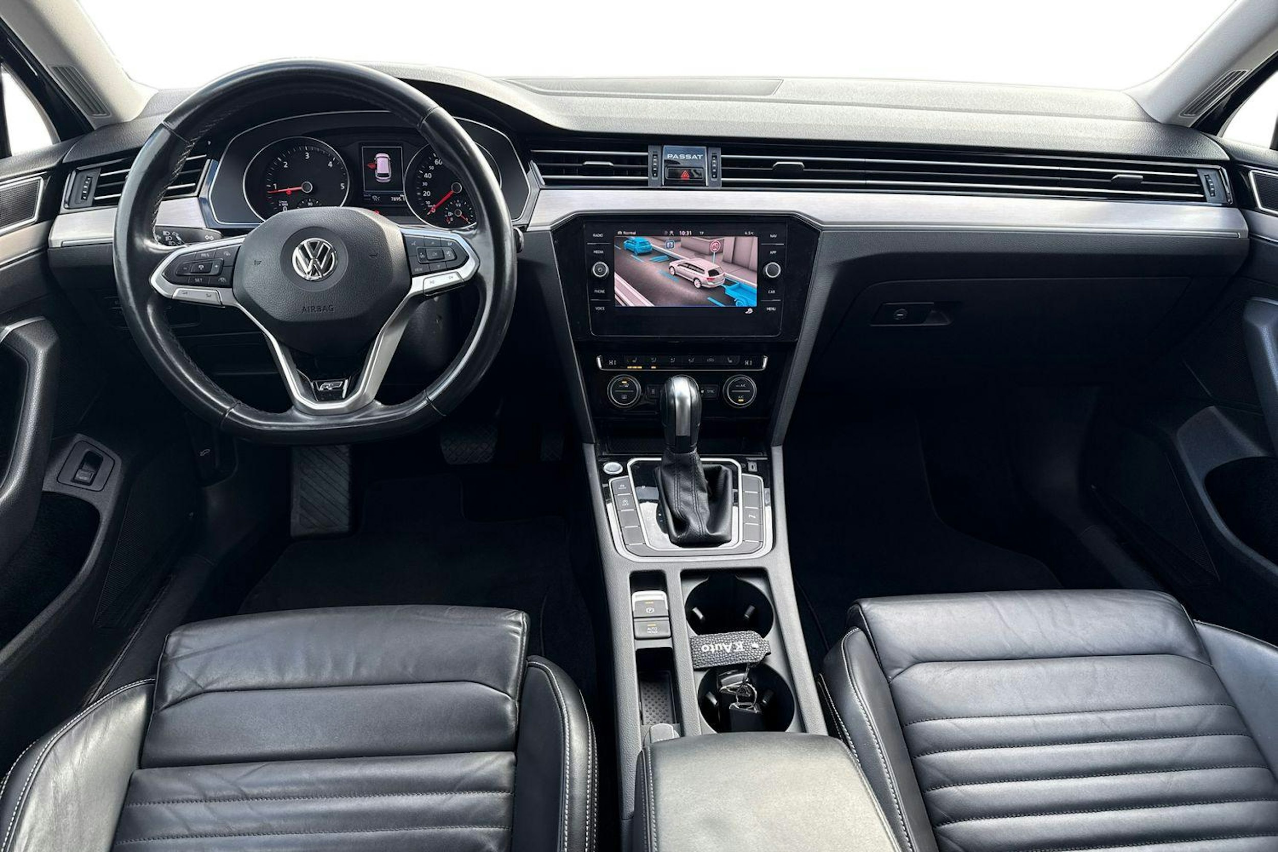 harmaa Volkswagen Passat 2020 kuva 9.