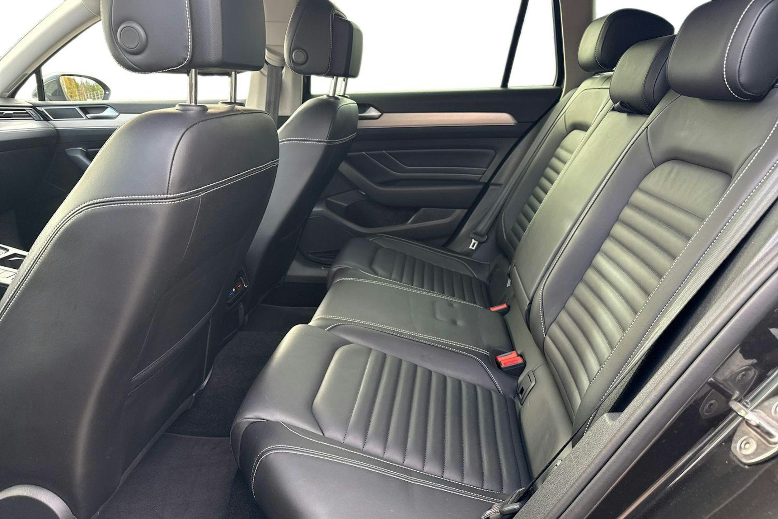 harmaa Volkswagen Passat 2020 kuva 10.