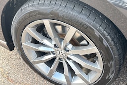 harmaa Volkswagen Passat 2020 kuva 11.