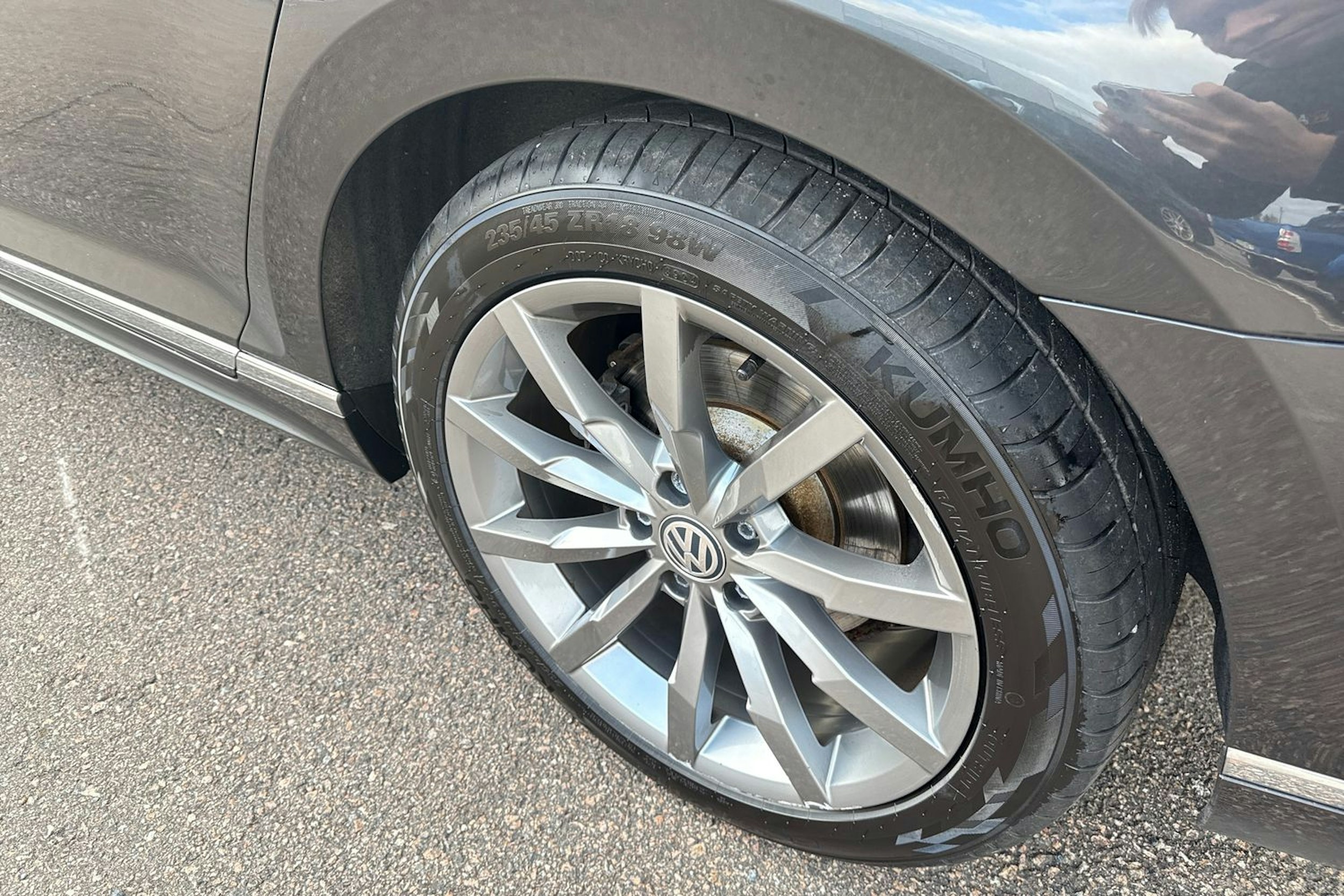 harmaa Volkswagen Passat 2020 kuva 13.