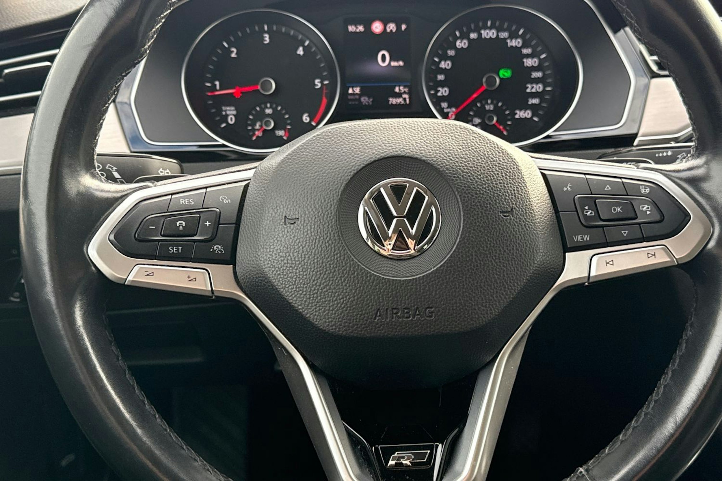 harmaa Volkswagen Passat 2020 kuva 14.