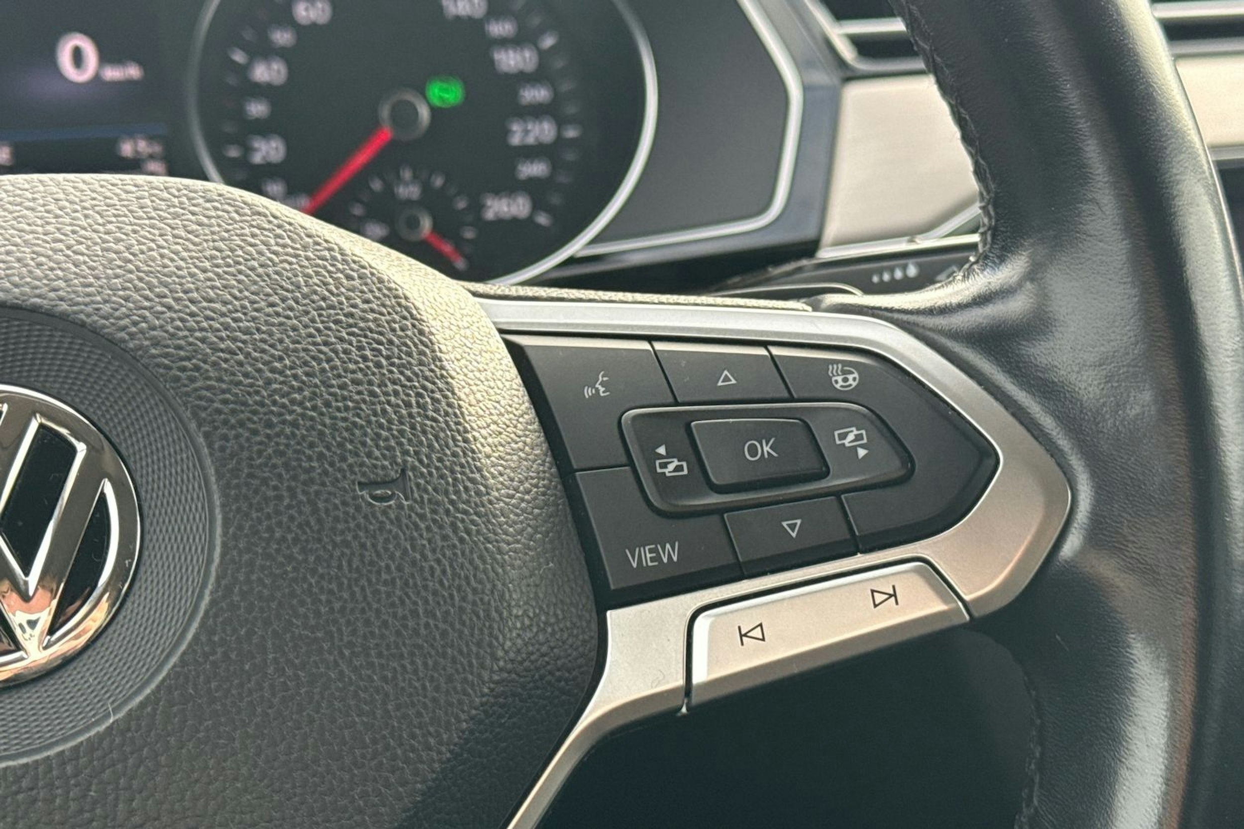 harmaa Volkswagen Passat 2020 kuva 16.