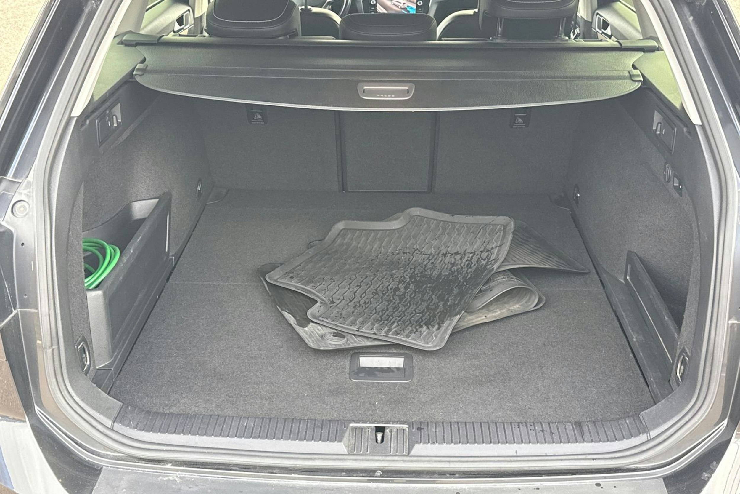 harmaa Volkswagen Passat 2020 kuva 21.