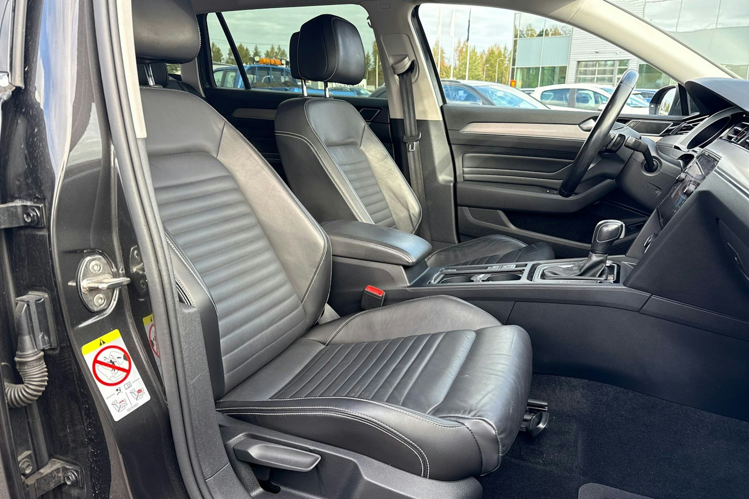 harmaa Volkswagen Passat 2020 kuva 24.