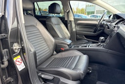 harmaa Volkswagen Passat 2020 kuva 24.