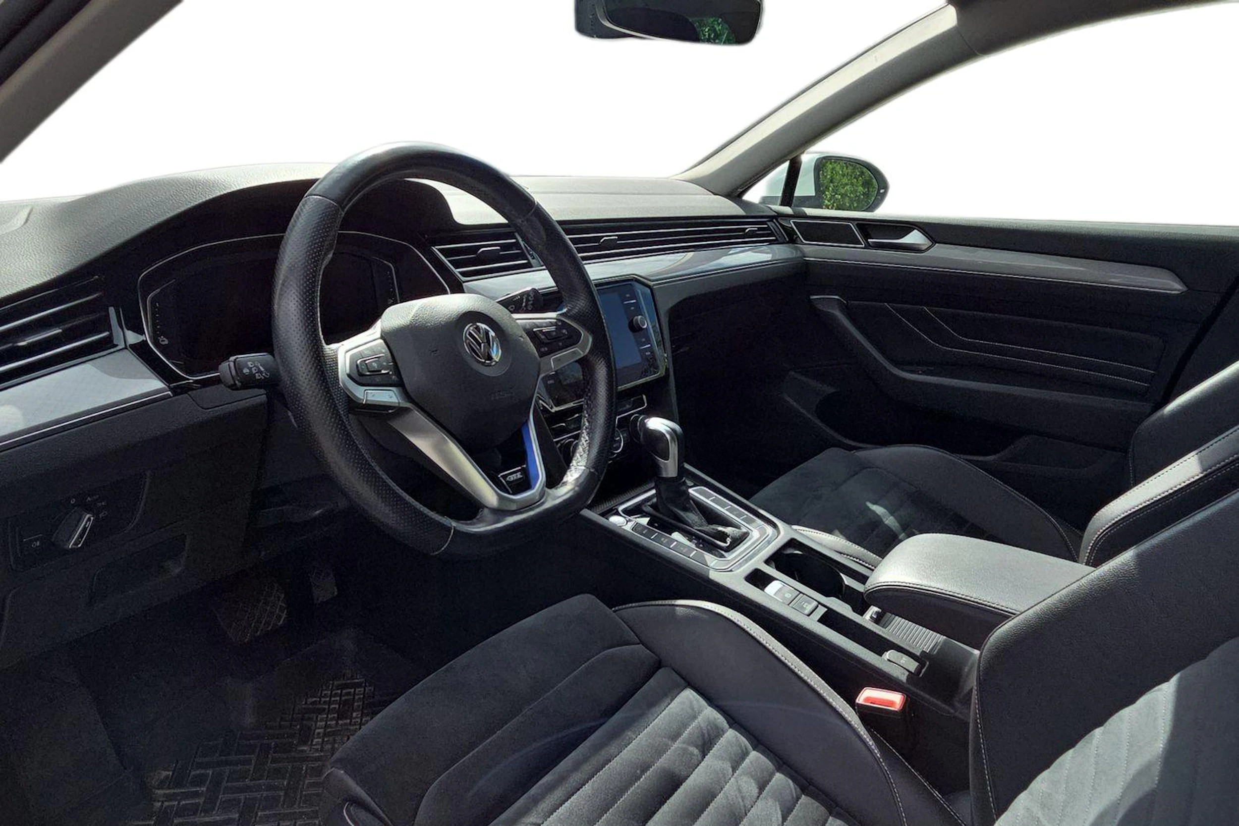 Valkoinen Volkswagen PASSAT 2020 kuva 3.