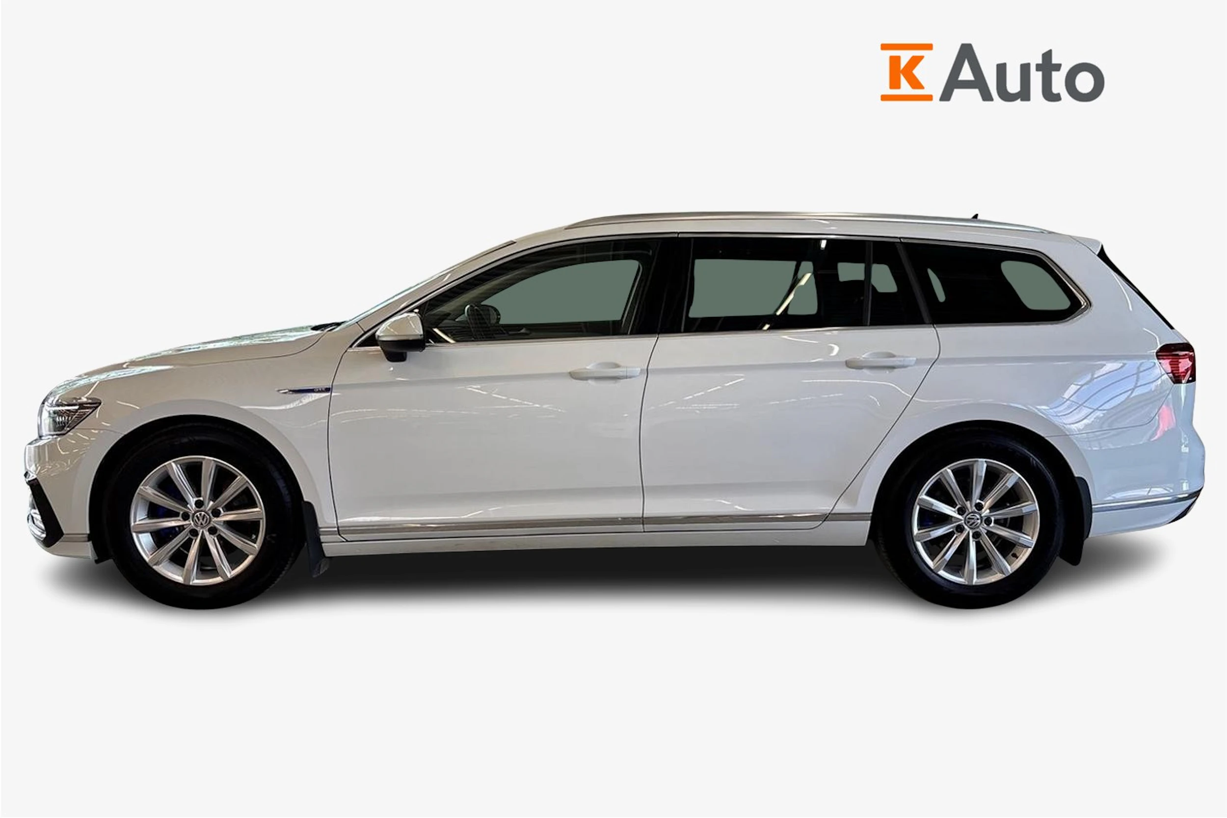 Valkoinen Volkswagen PASSAT 2020 kuva 5.