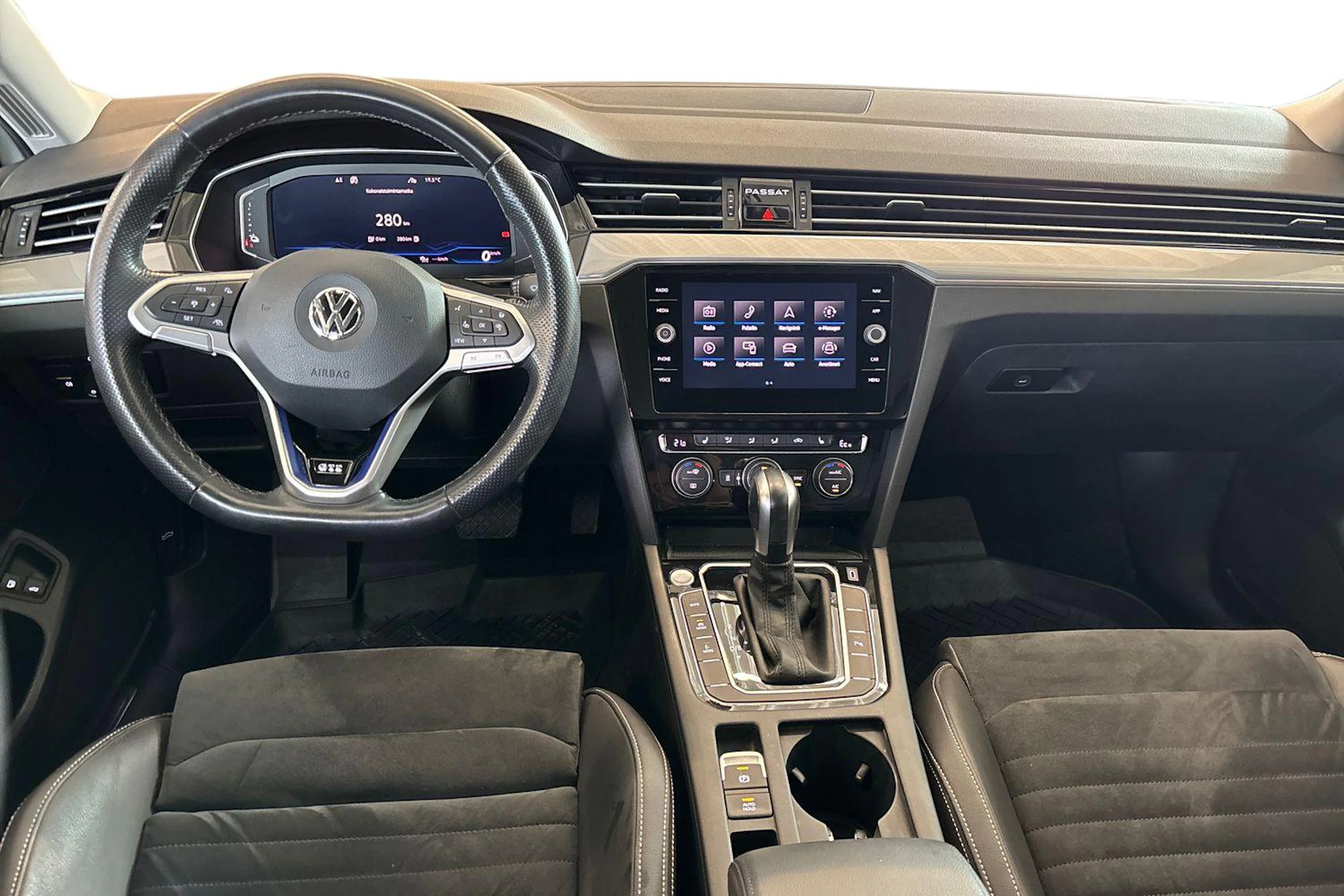 Valkoinen Volkswagen PASSAT 2020 kuva 7.