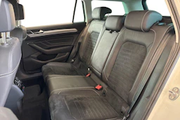 Valkoinen Volkswagen PASSAT 2020 kuva 8.