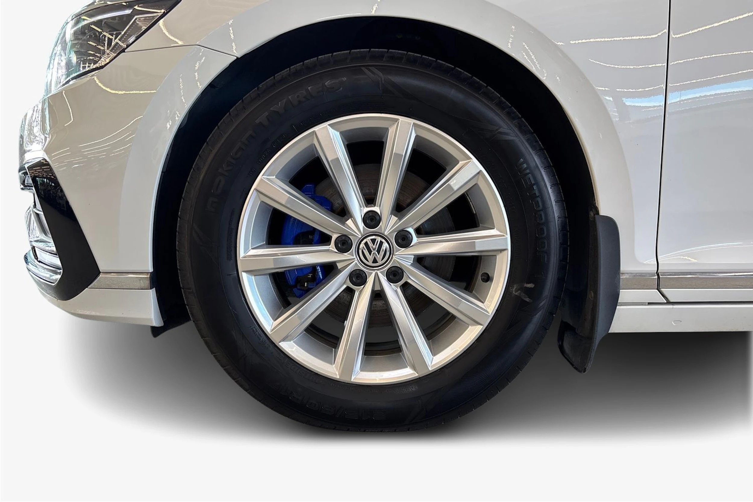 Valkoinen Volkswagen PASSAT 2020 kuva 9.