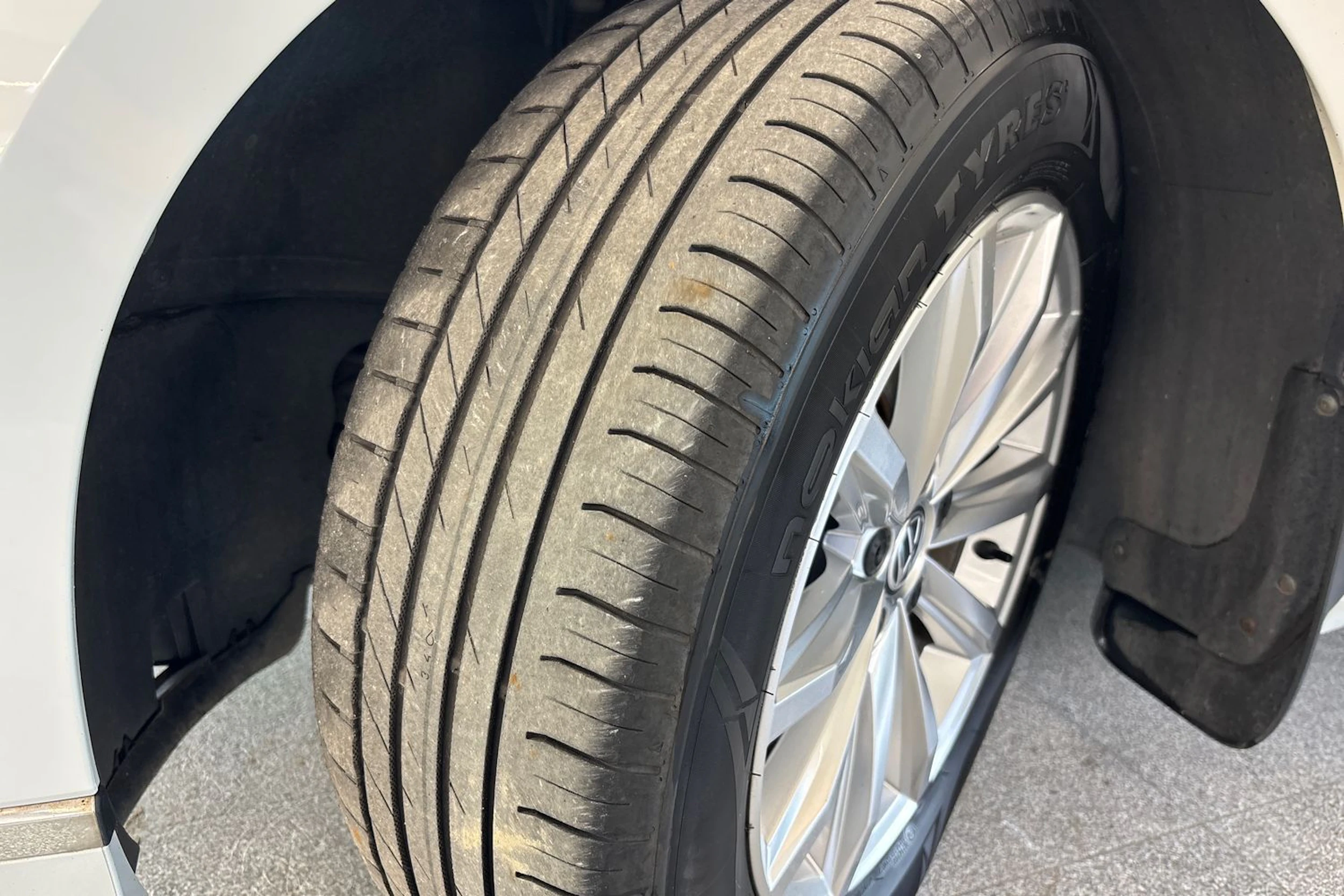 Valkoinen Volkswagen PASSAT 2020 kuva 10.
