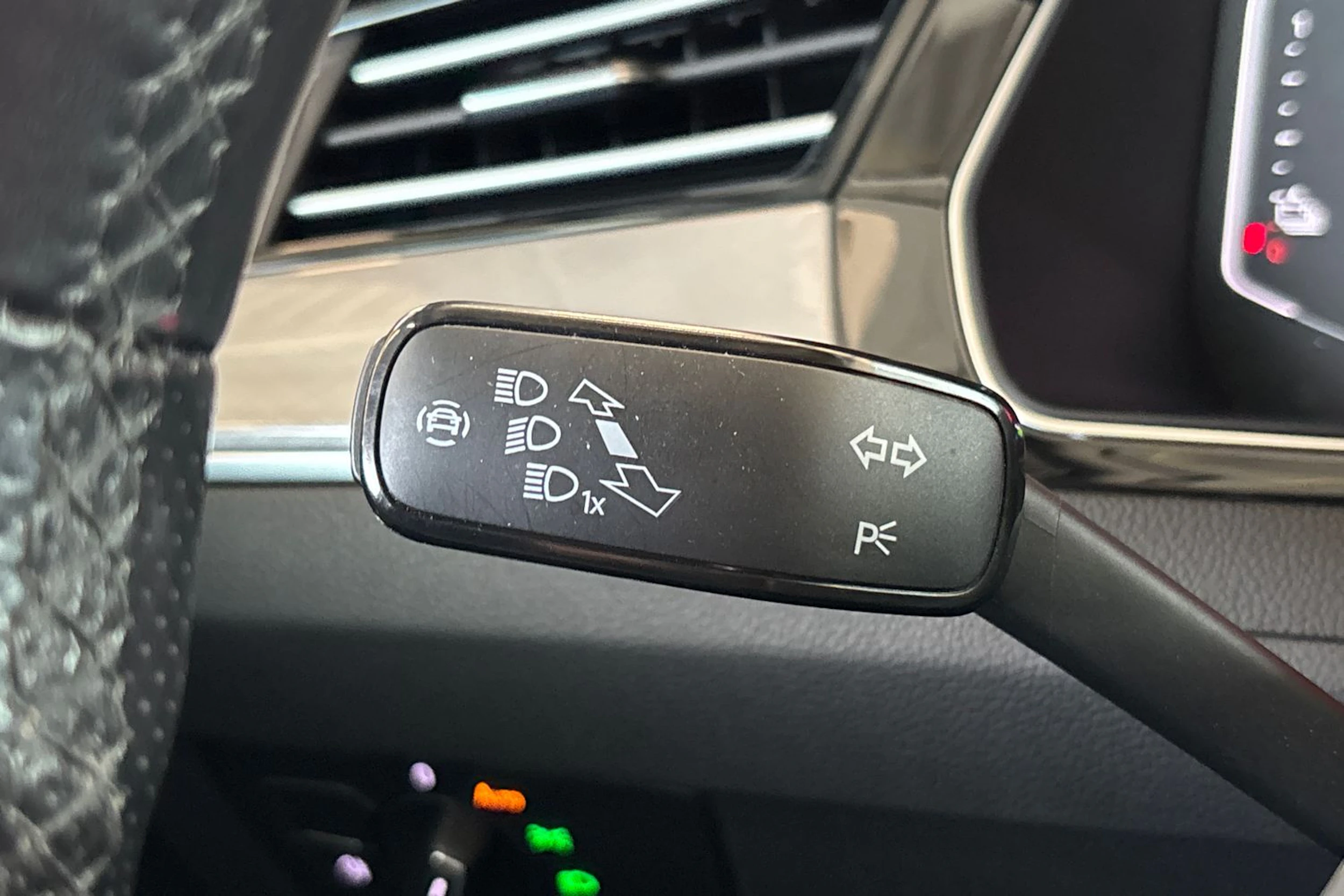 Valkoinen Volkswagen PASSAT 2020 kuva 13.