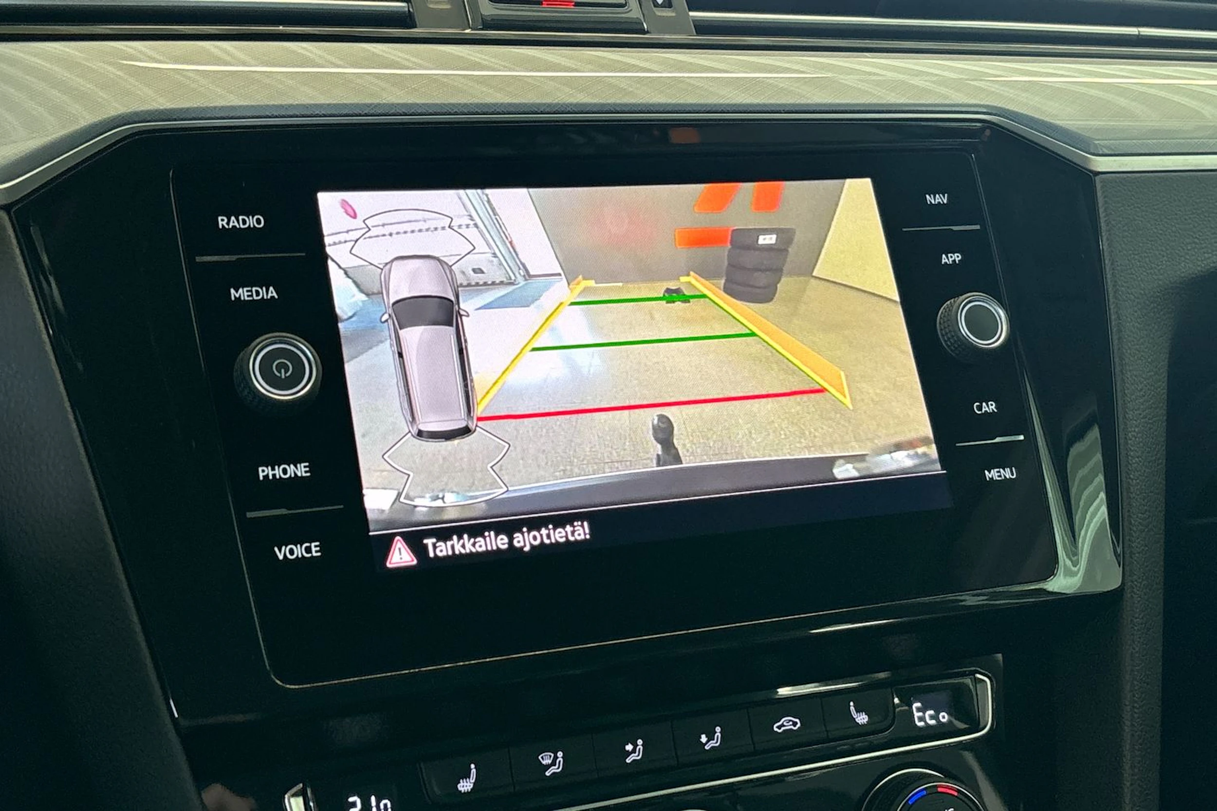 Valkoinen Volkswagen PASSAT 2020 kuva 15.