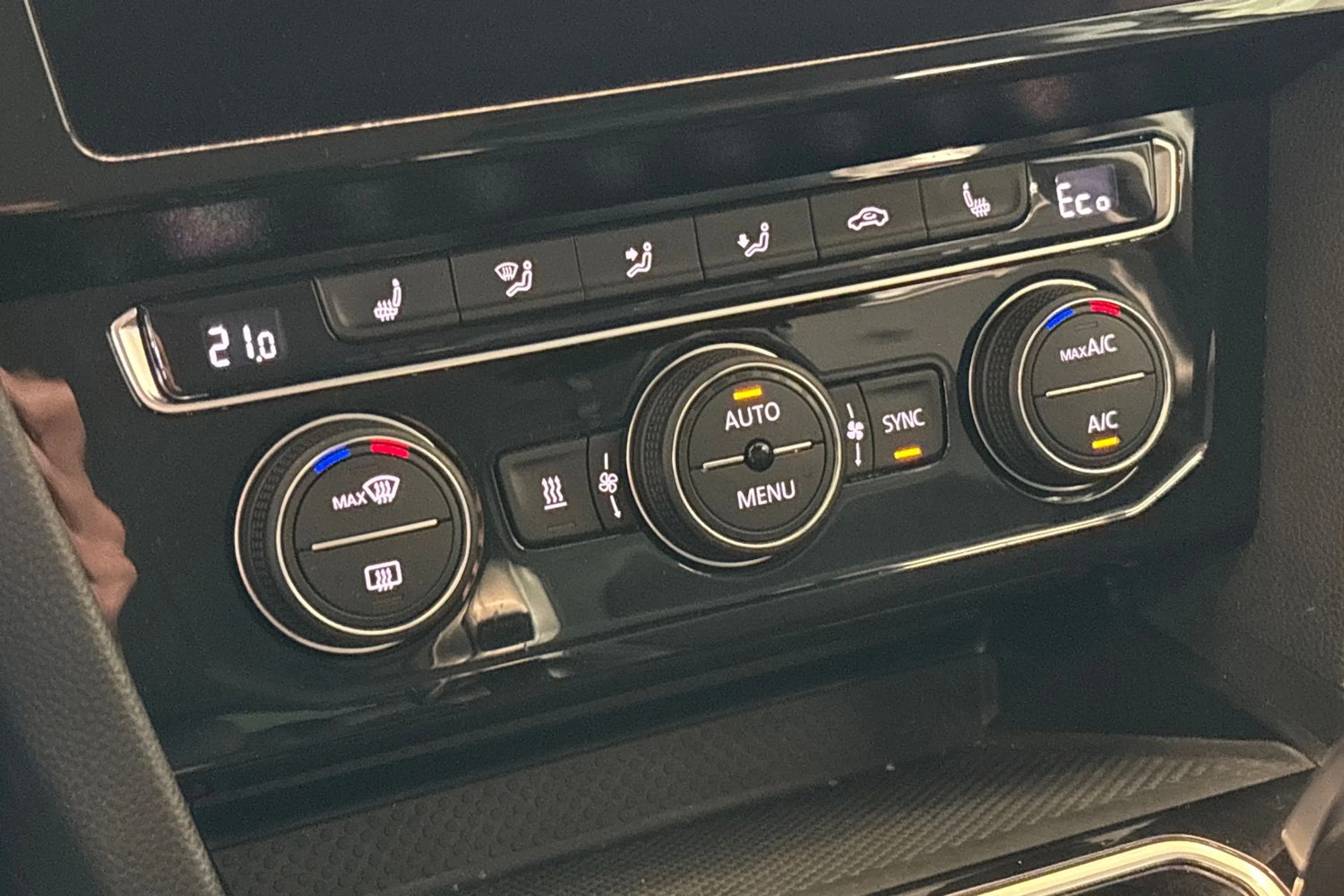 Valkoinen Volkswagen PASSAT 2020 kuva 17.