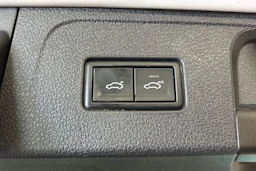 Valkoinen Volkswagen PASSAT 2020 kuva 24.