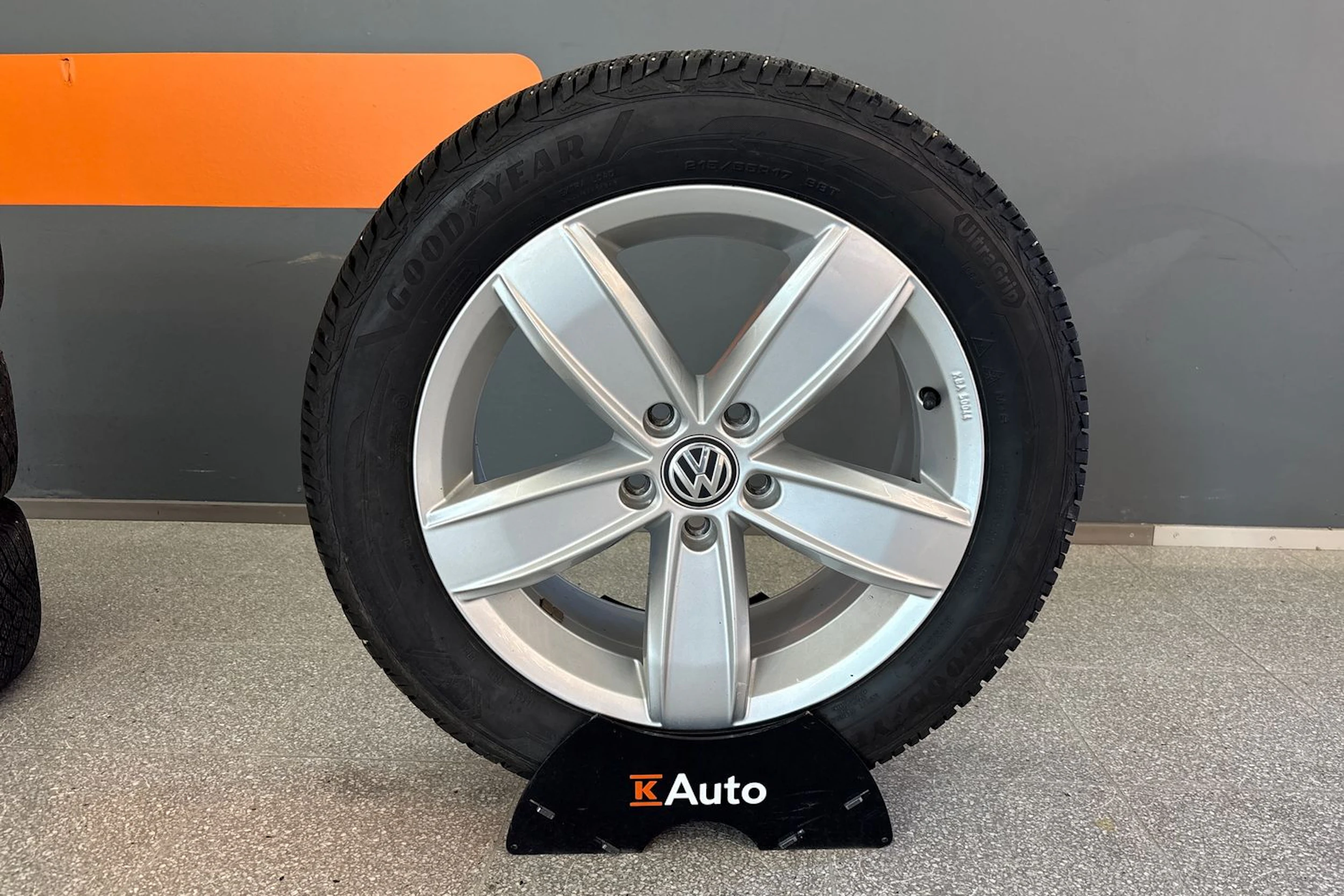 Valkoinen Volkswagen PASSAT 2020 kuva 25.