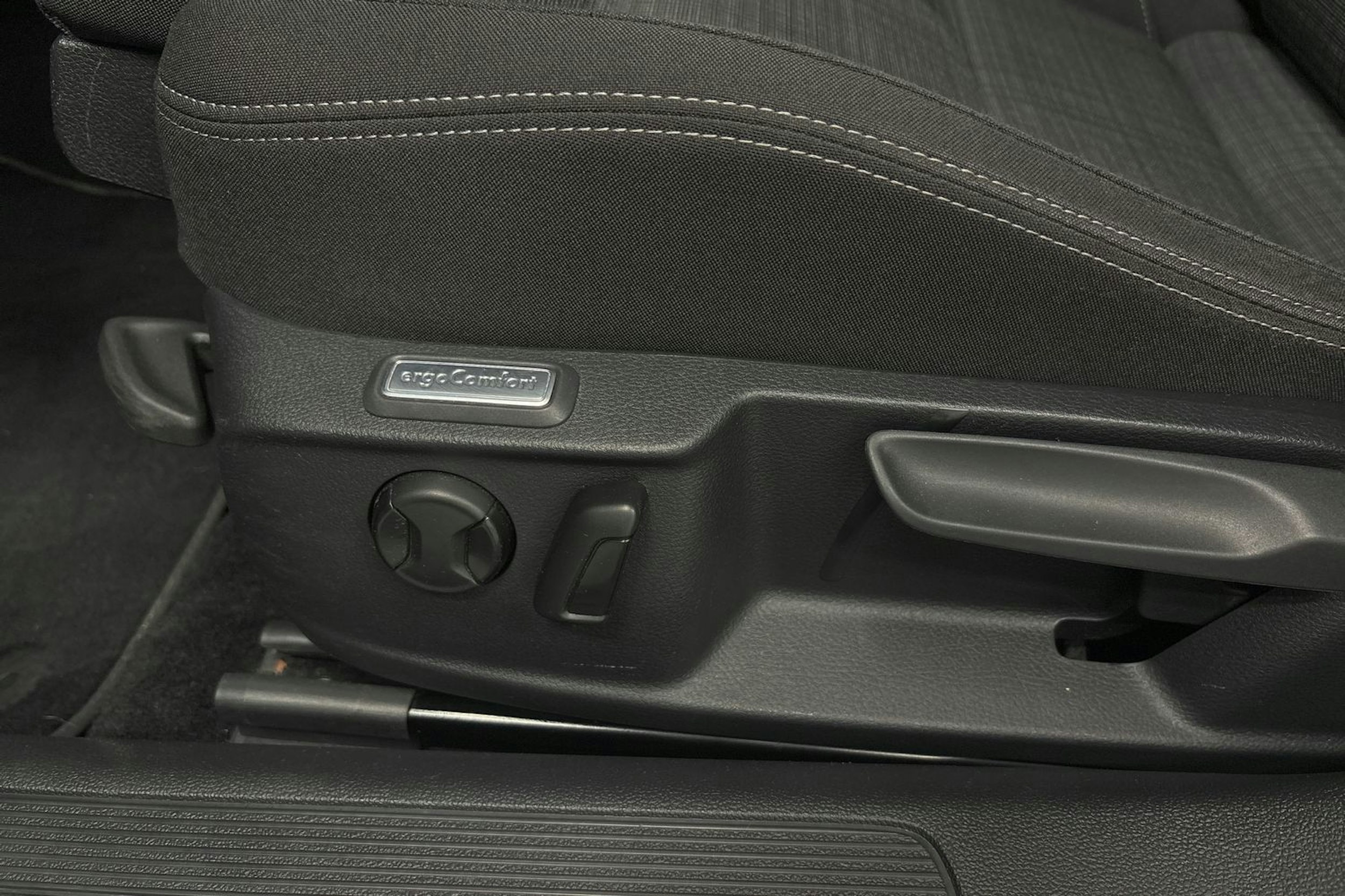 hopea Volkswagen Passat 2020 kuva 14.