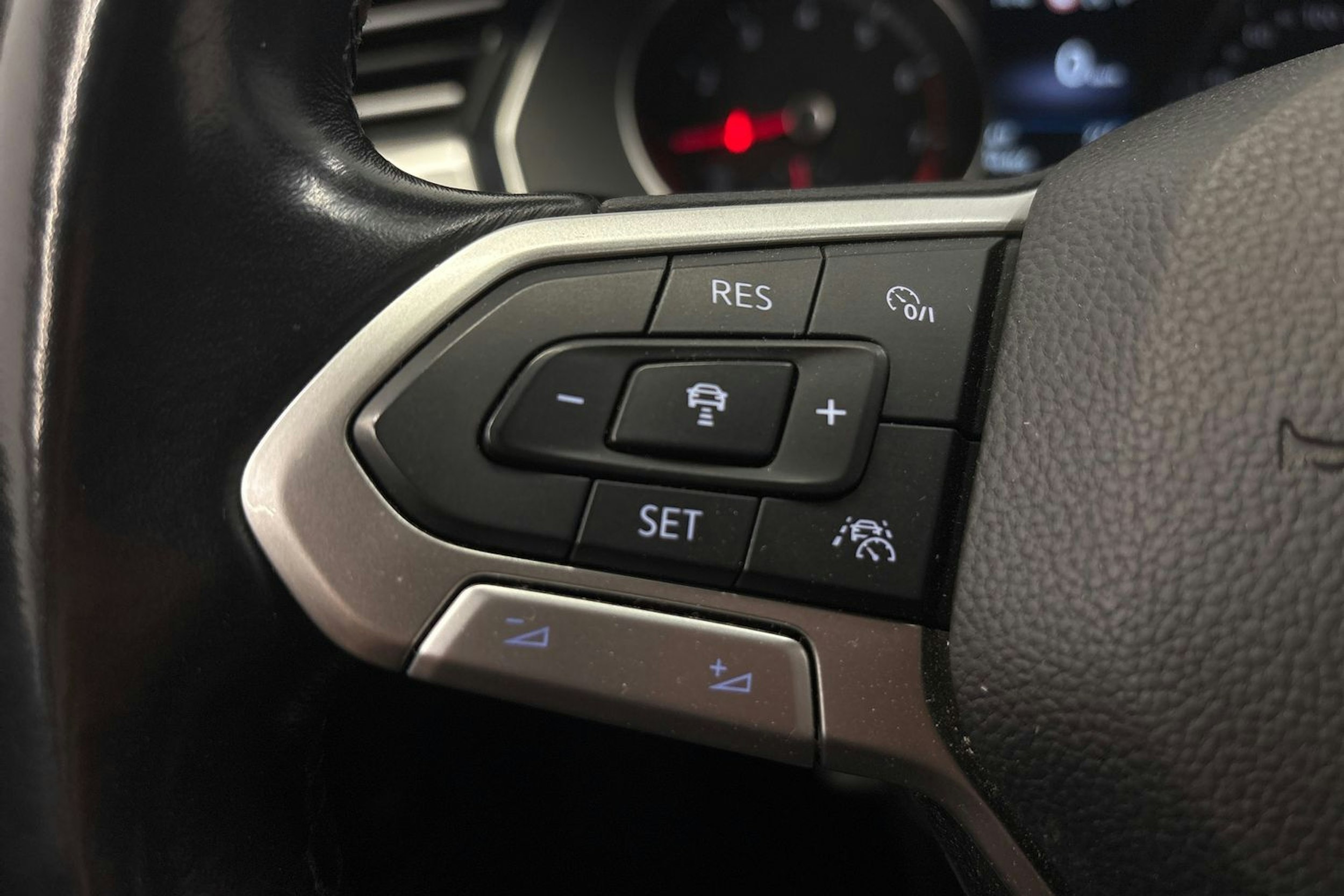 hopea Volkswagen Passat 2020 kuva 16.