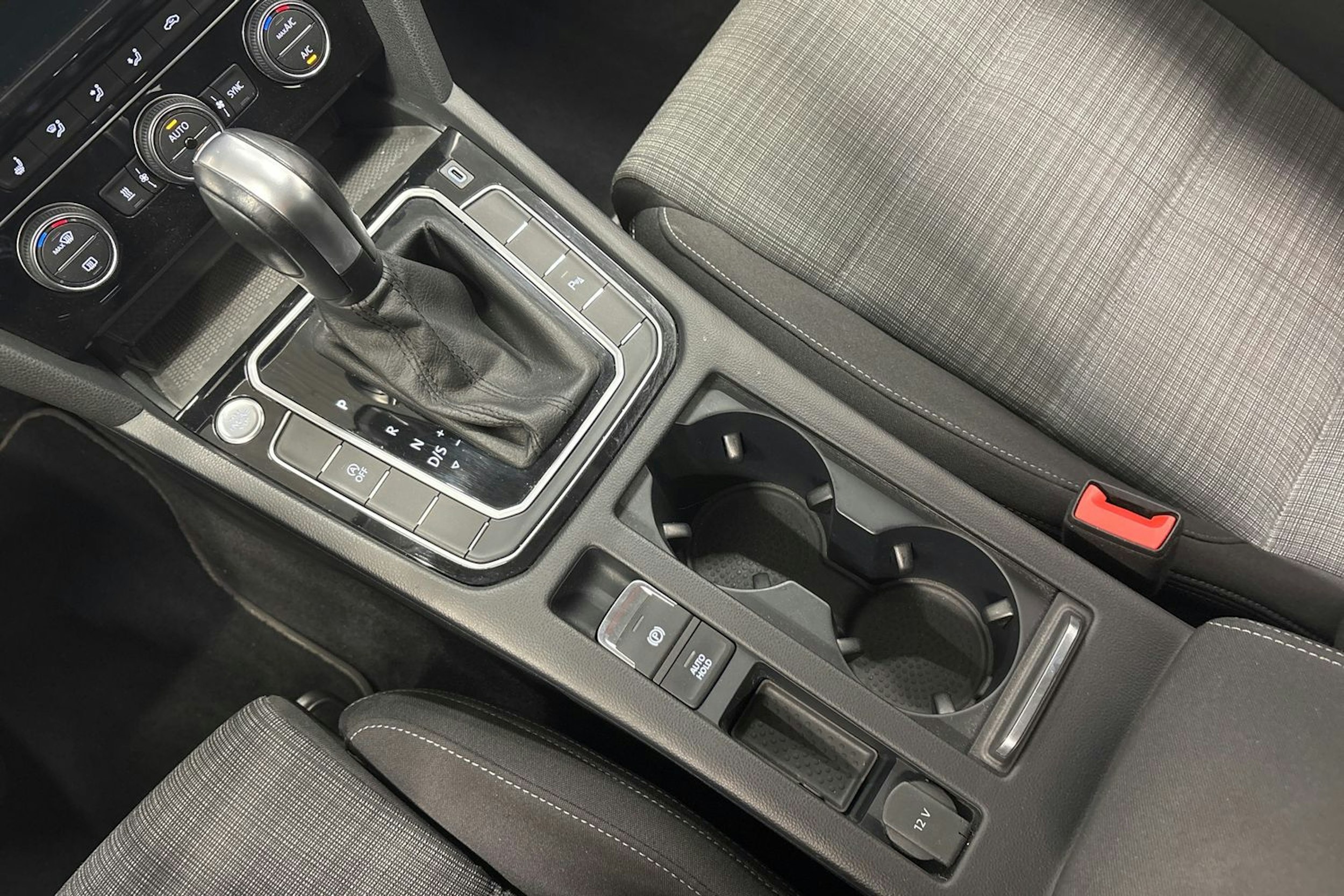 hopea Volkswagen Passat 2020 kuva 23.