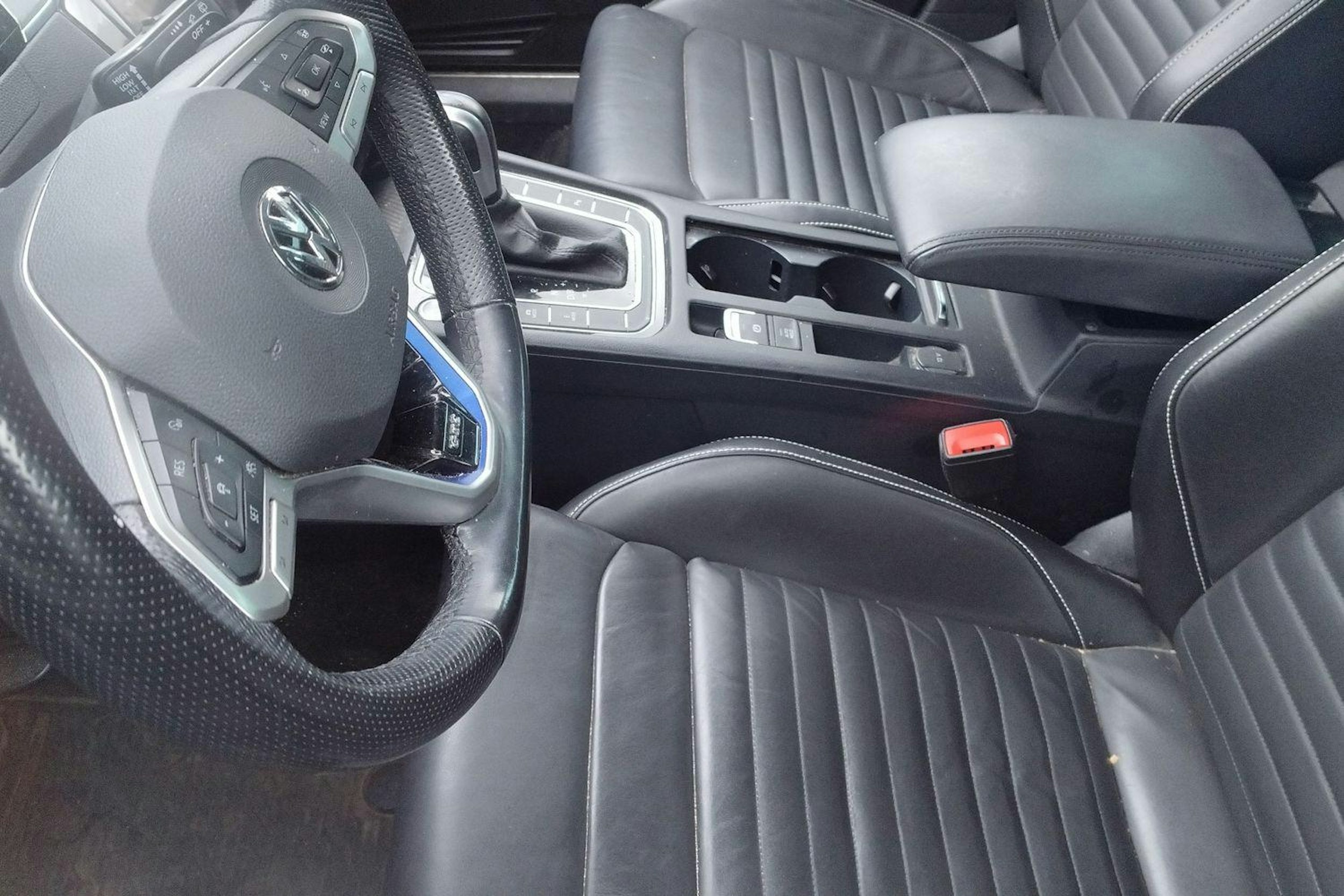 harmaa Volkswagen Passat 2020 kuva 3.