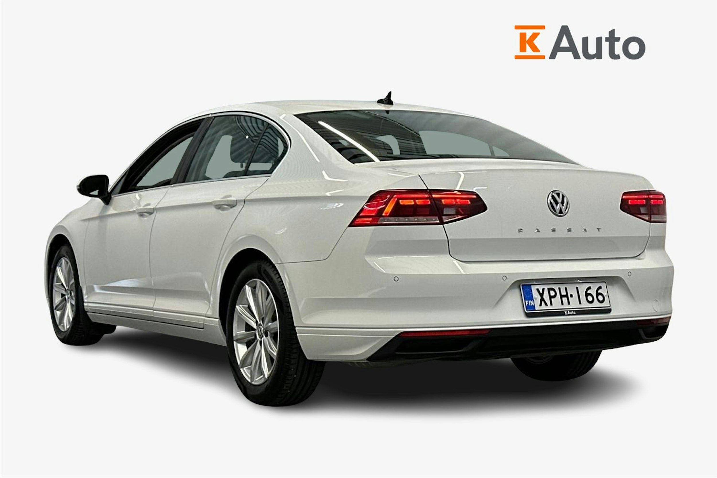valkoinen Volkswagen Passat 2020 kuva 2.