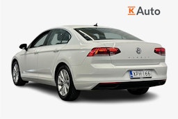 valkoinen Volkswagen Passat 2020 kuva 2.