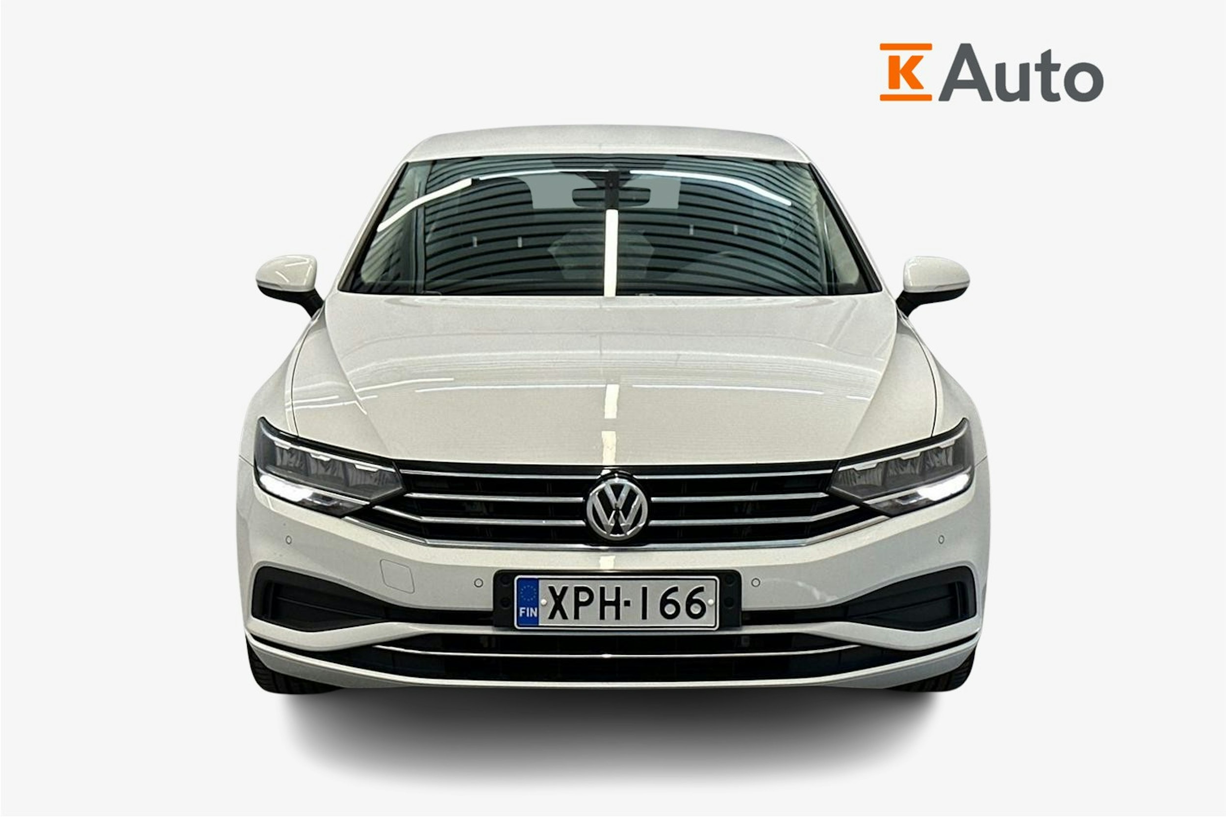 valkoinen Volkswagen Passat 2020 kuva 5.