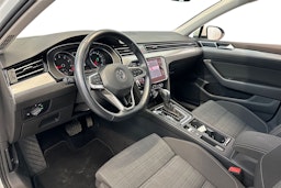 valkoinen Volkswagen Passat 2020 kuva 7.