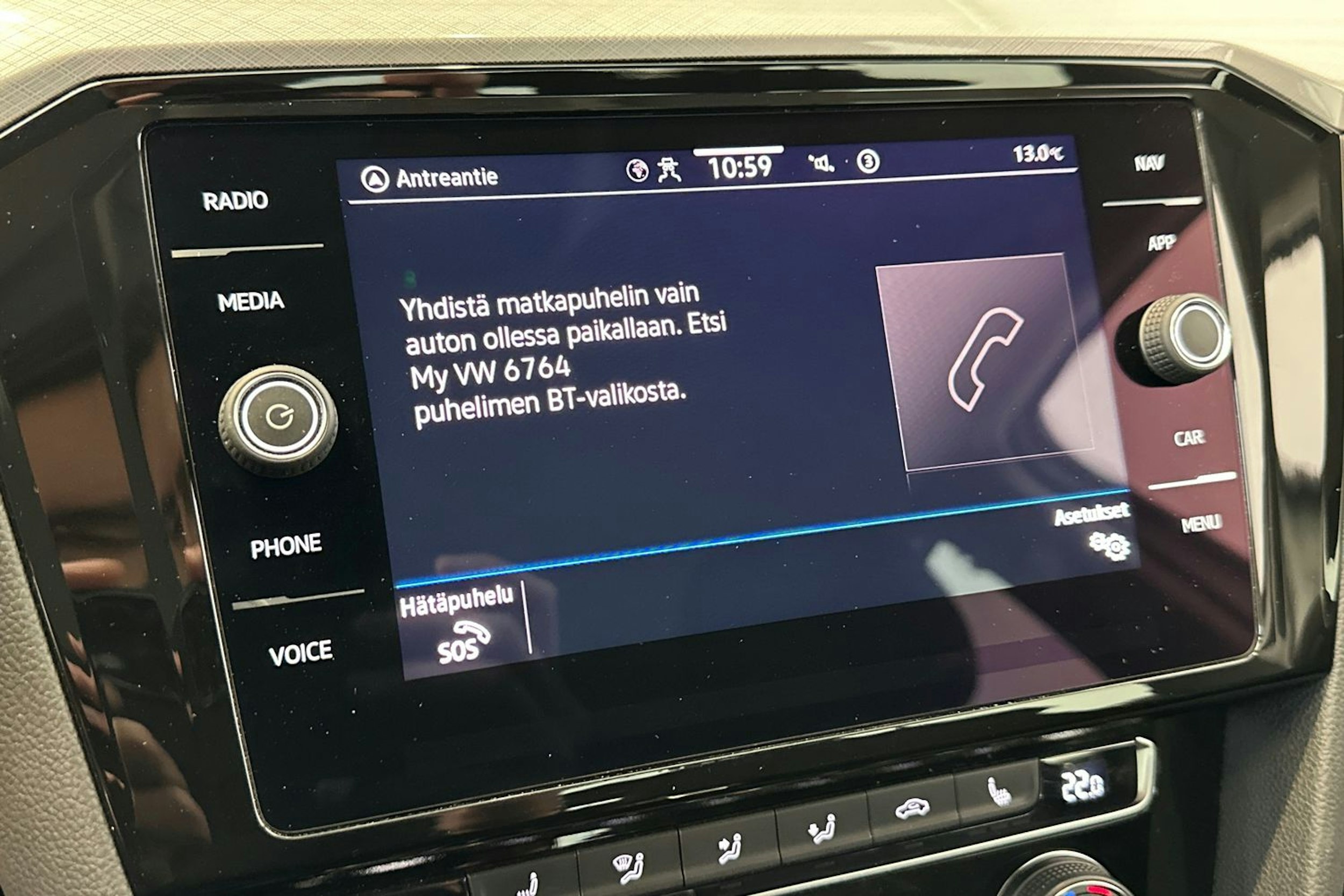 valkoinen Volkswagen Passat 2020 kuva 22.