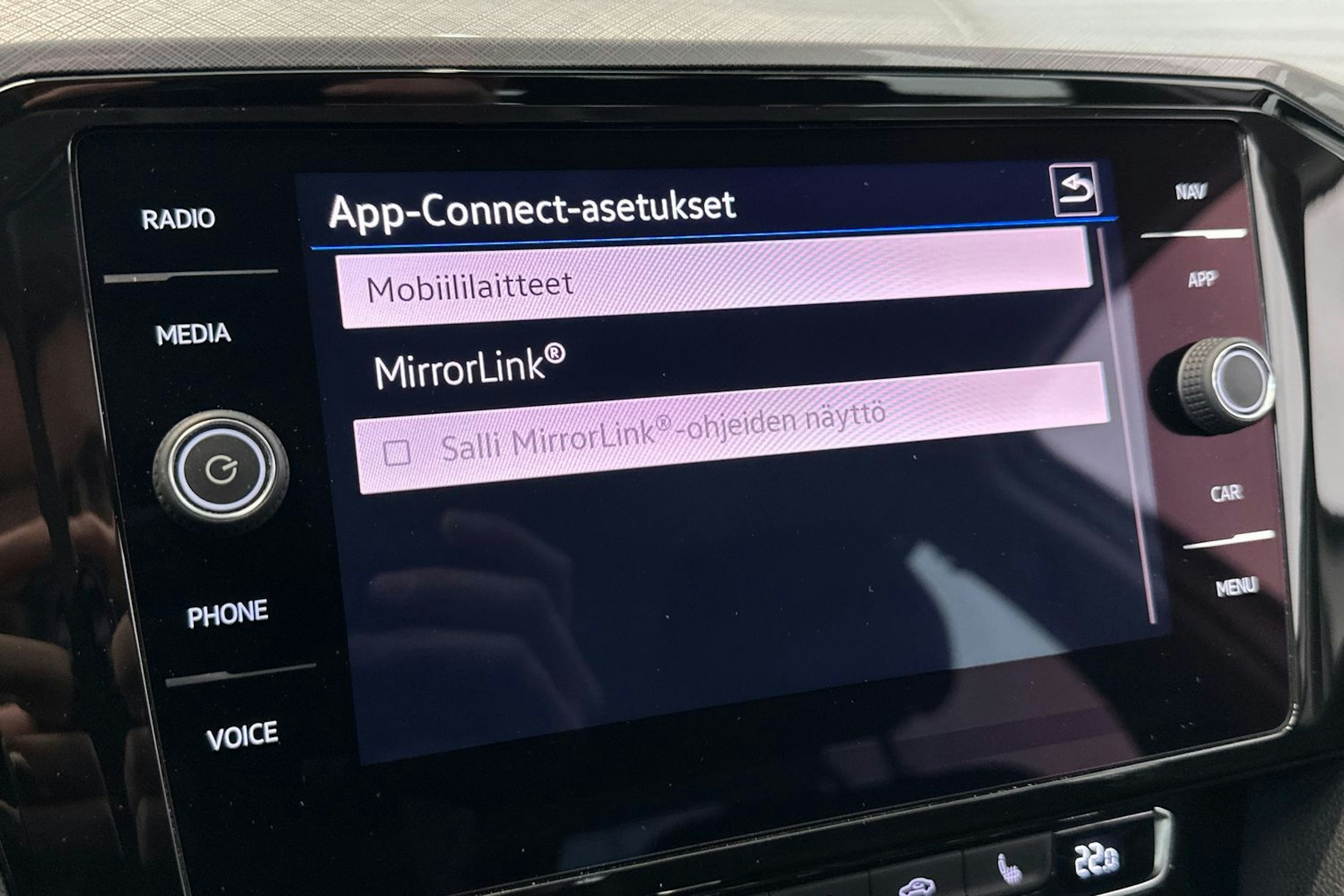 valkoinen Volkswagen Passat 2020 kuva 23.