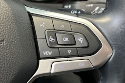 valkoinen Volkswagen Passat 2020 kuva 29.