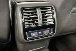 valkoinen Volkswagen Passat 2020 kuva 32.