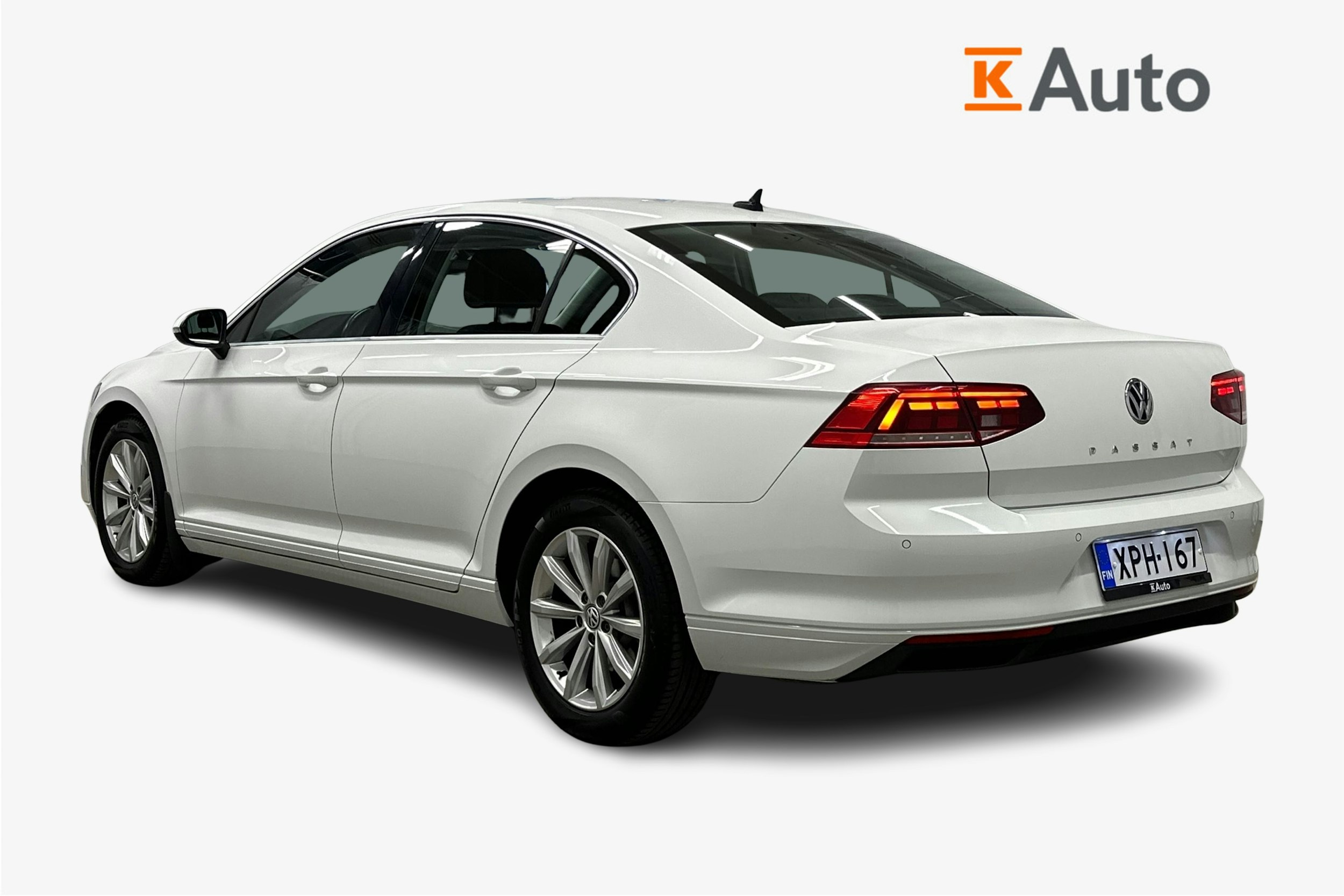 valkoinen Volkswagen Passat 2020 kuva 2.