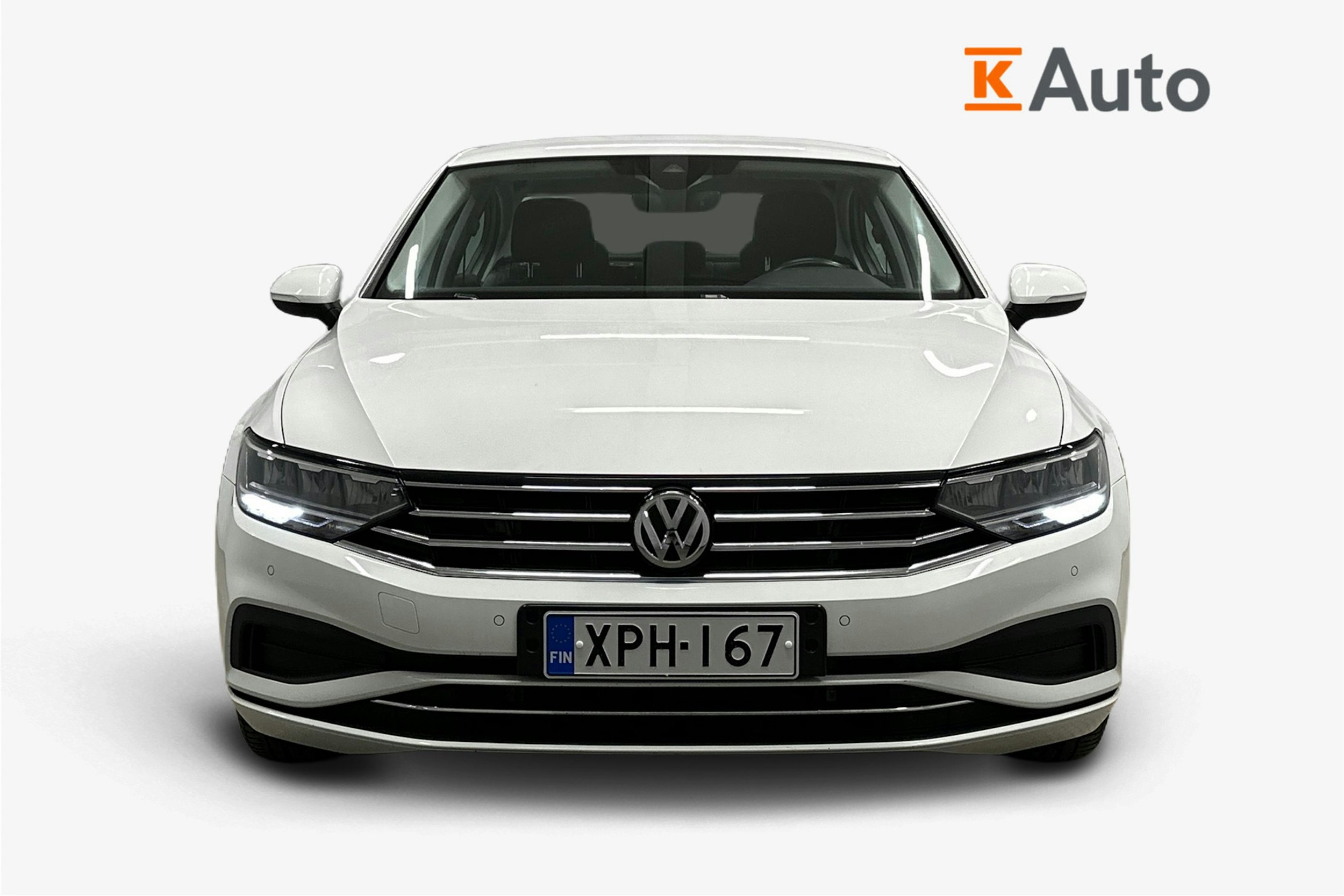 valkoinen Volkswagen Passat 2020 kuva 5.
