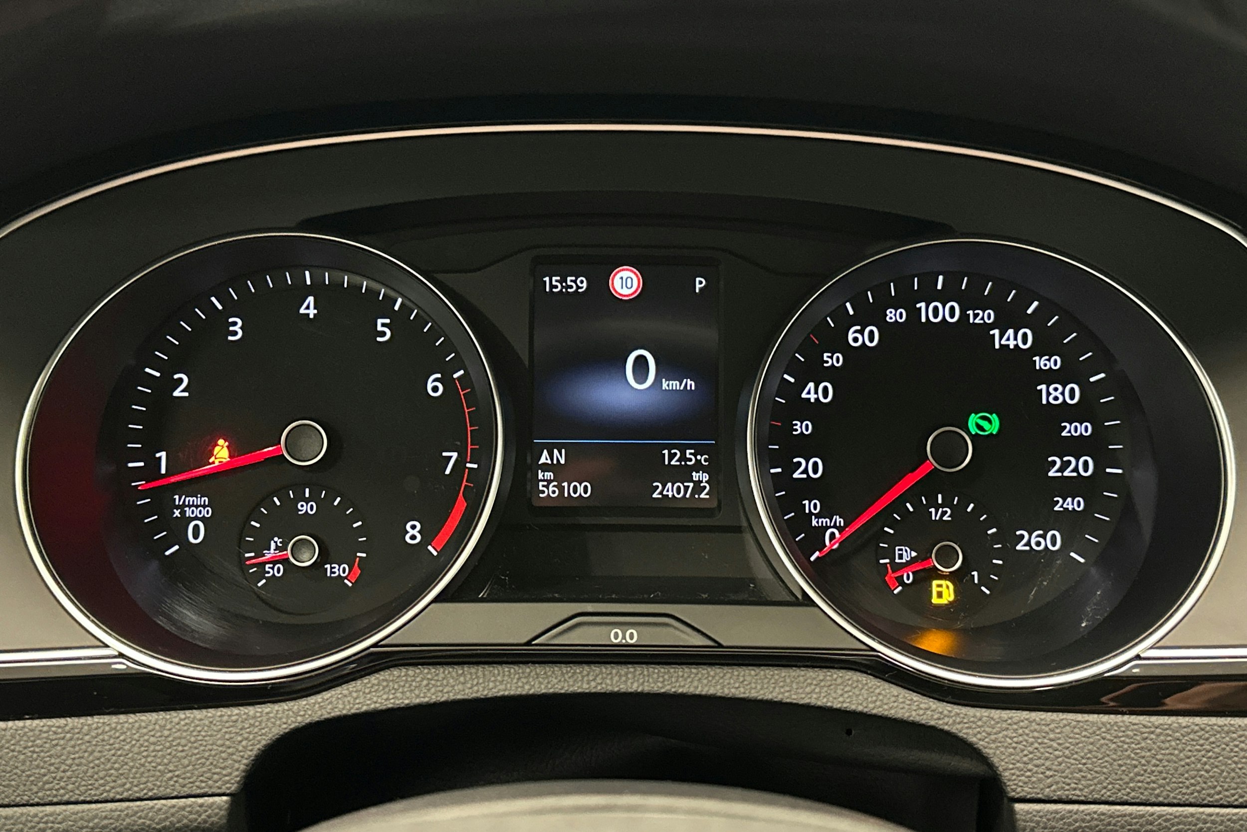 valkoinen Volkswagen Passat 2020 kuva 20.