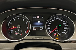 valkoinen Volkswagen Passat 2020 kuva 20.