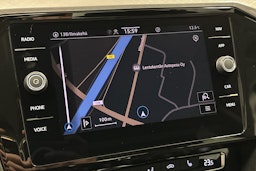 valkoinen Volkswagen Passat 2020 kuva 21.