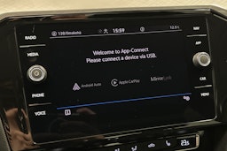 valkoinen Volkswagen Passat 2020 kuva 23.
